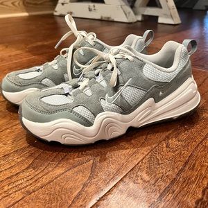 Nike Tech Hera Women’s Sneaker